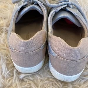 naturalizer tennis shoes